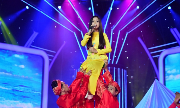 Mỹ Linh bất ngờ với giọng hát nữ tính của Lê Việt
